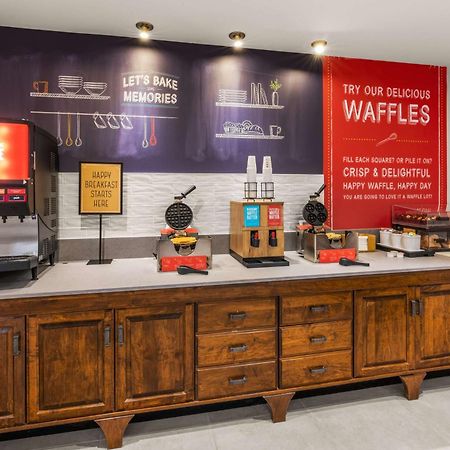 Hampton Inn & Suites Фэрбанкс Экстерьер фото