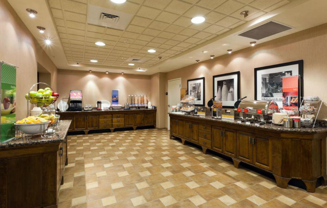 Hampton Inn & Suites Фэрбанкс Экстерьер фото