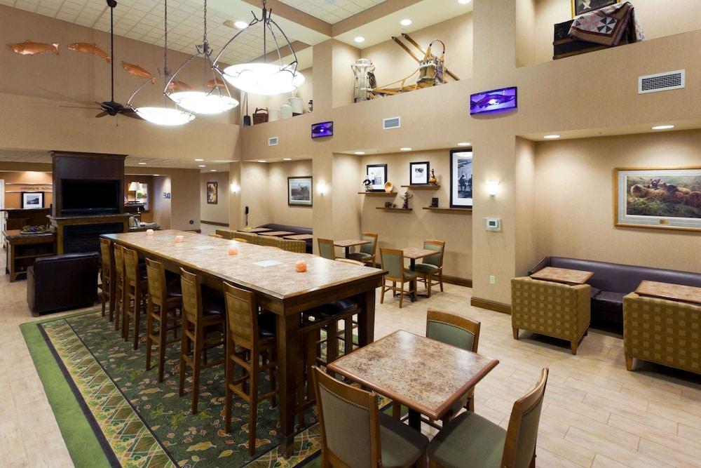 Hampton Inn & Suites Фэрбанкс Экстерьер фото