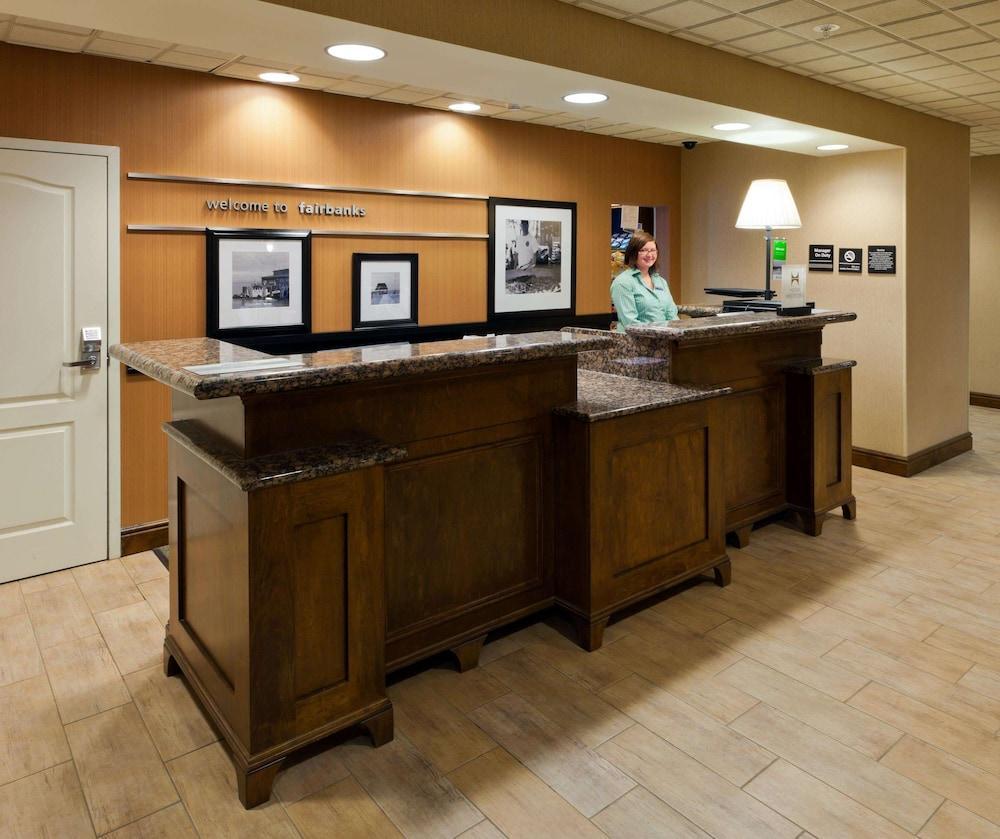 Hampton Inn & Suites Фэрбанкс Экстерьер фото