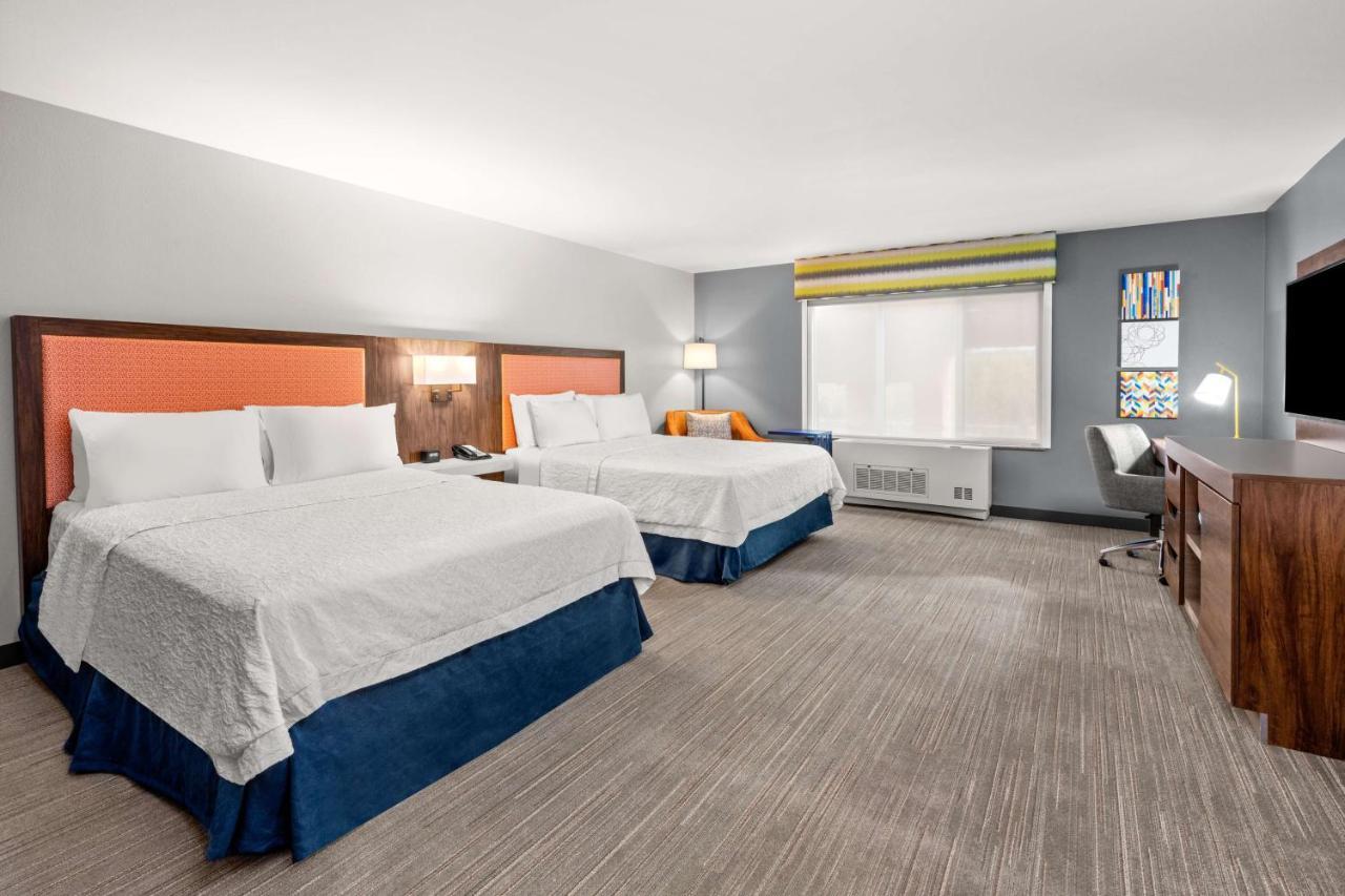 Hampton Inn & Suites Фэрбанкс Экстерьер фото