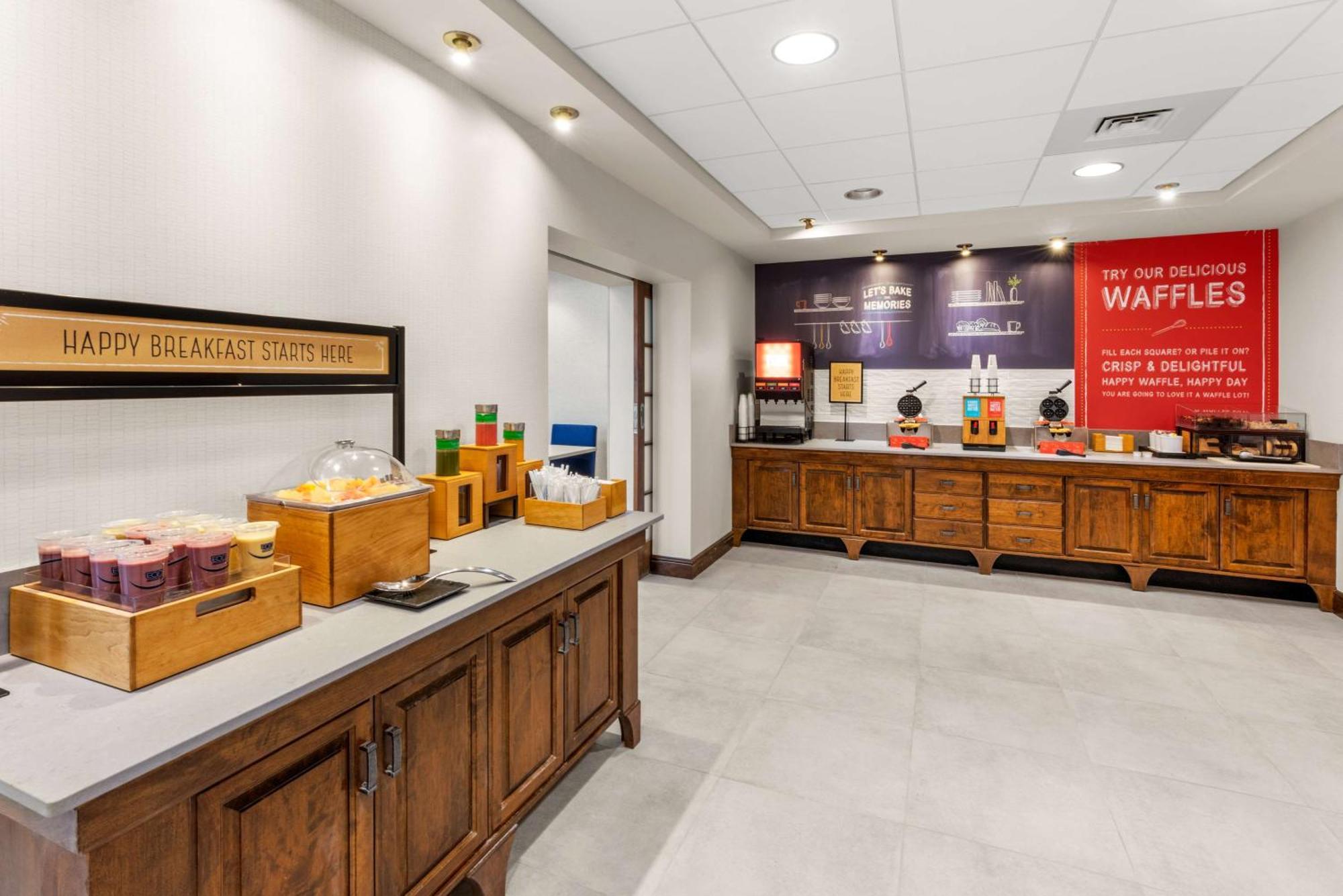 Hampton Inn & Suites Фэрбанкс Экстерьер фото